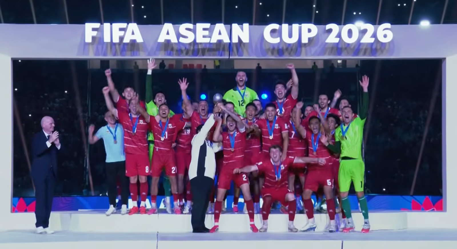 Ilustrasi: selebrasi tim sepak bola setelah mengamankan gelar juara kompetisi